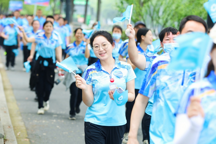 1684720740595536AI3e.jpg 青春活力照片2.jpg